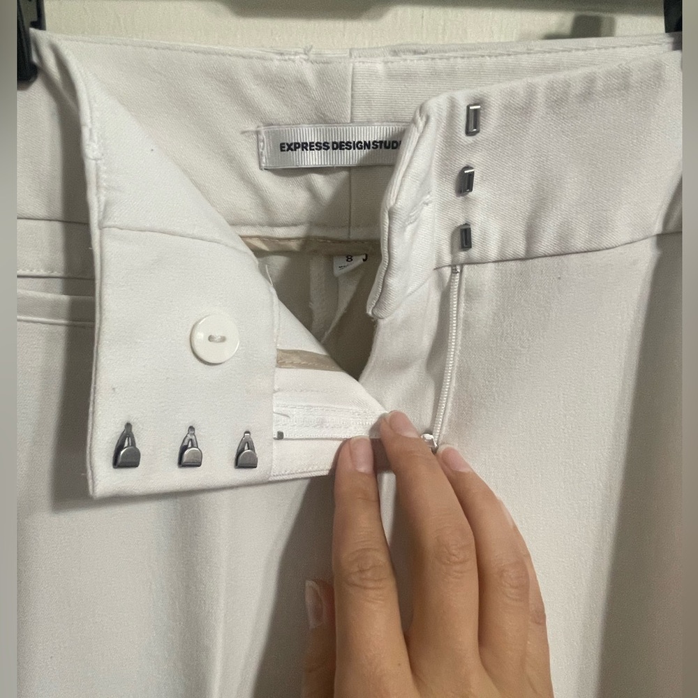 Express Elegant White Capris - Picture 2 of 10